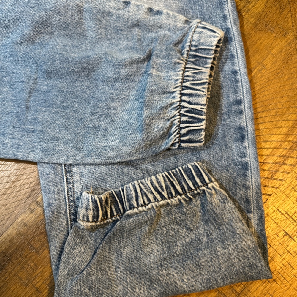 SOLD X POSTED American Eagle High Waisted Light Wash Denim Cargo - Picture 11 of 14